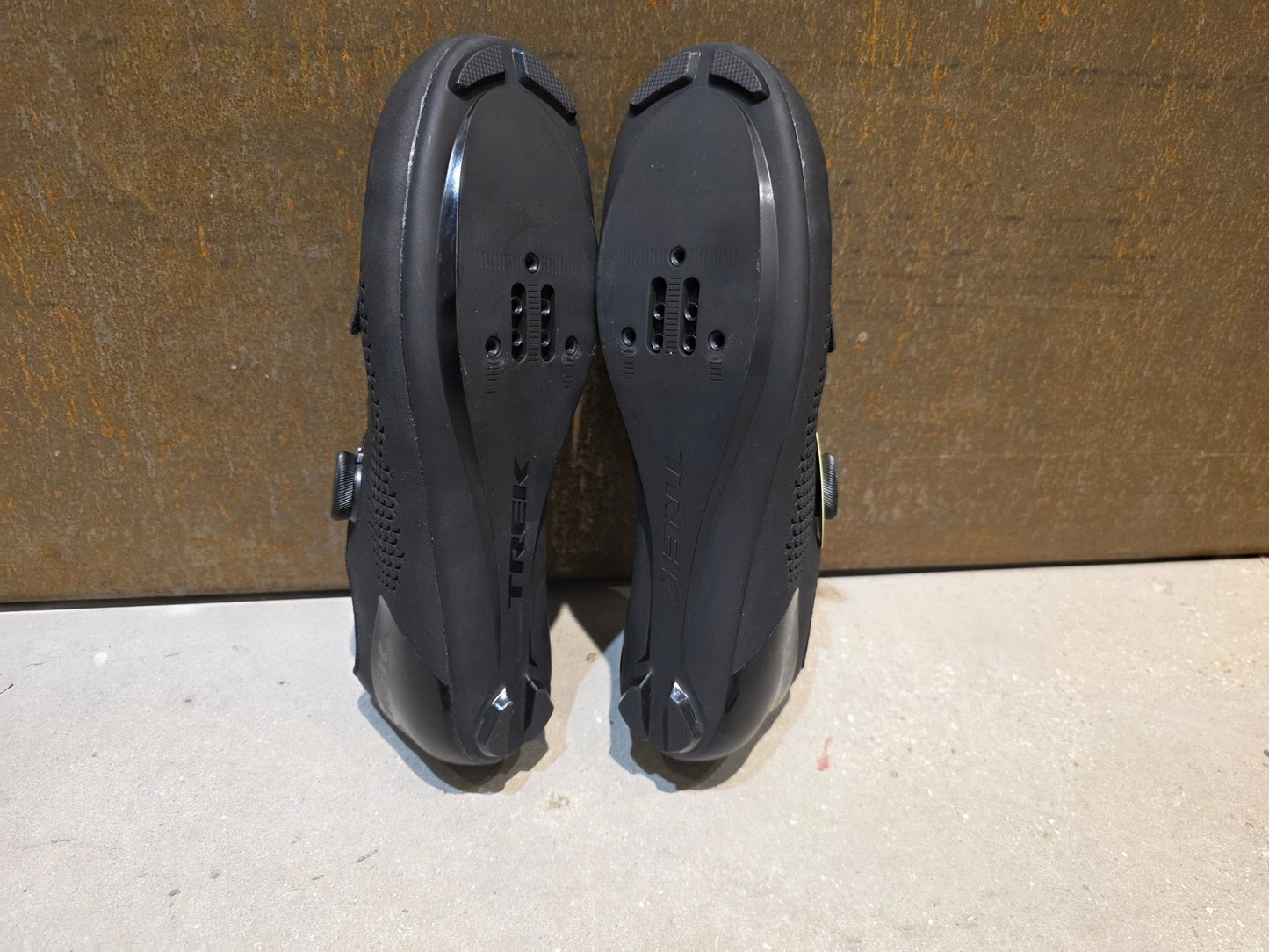 RR - Herrenschuhe von Trek, TREK CIRCUIT RENNRADSCHUH / BLACK vor USEDBIKES - OB.DE Hintergrund
