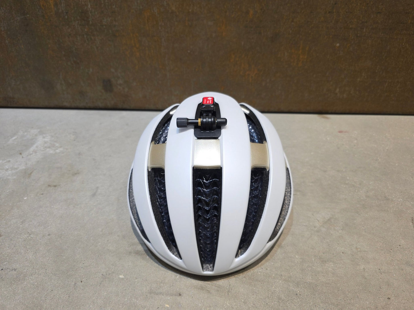 Helme von Trek, TREK CIRCUIT WAVECEL FAHRRADHELM / CRYSTAL WHITE SUPERNOVA vor USEDBIKES - OB.DE Hintergrund
