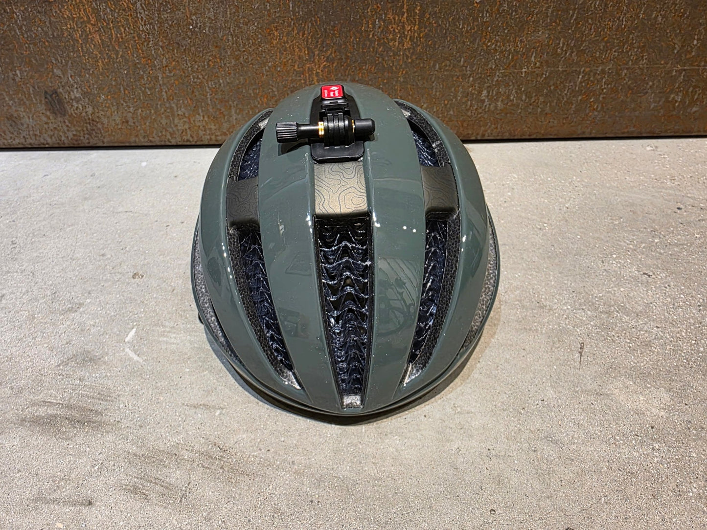 Helme von Trek, TREK CIRCUIT WAVECEL FAHRRADHELM / KESWICK vor USEDBIKES - OB.DE Hintergrund