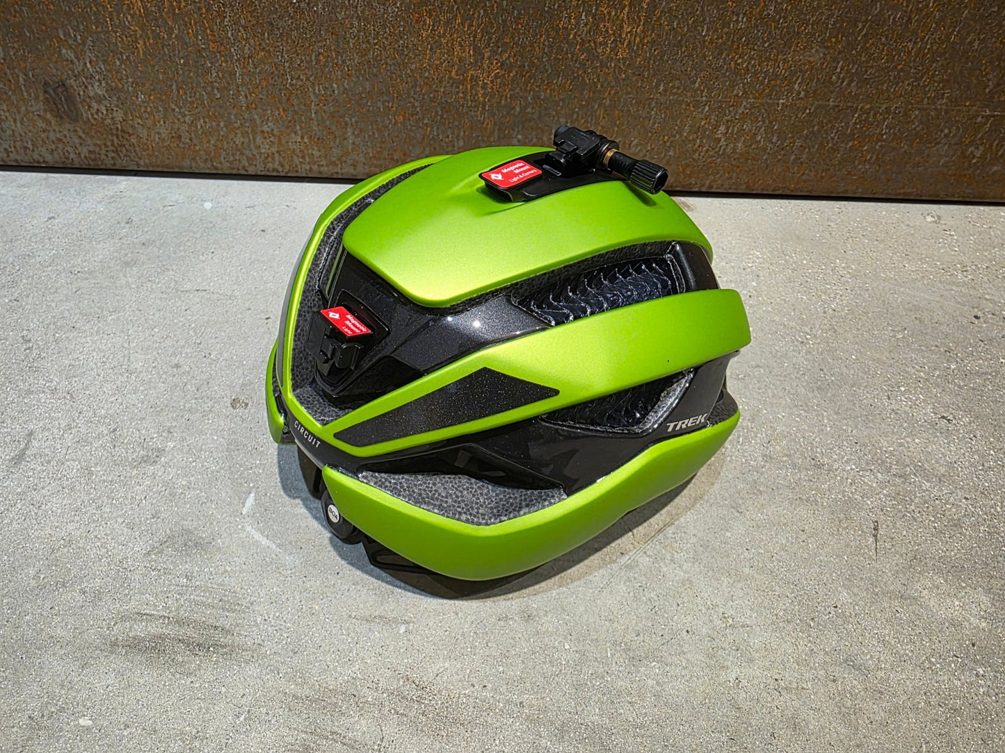 Helme von Trek, TREK CIRCUIT WAVECEL FAHRRADHELM / POWER SURGE vor USEDBIKES - OB.DE Hintergrund