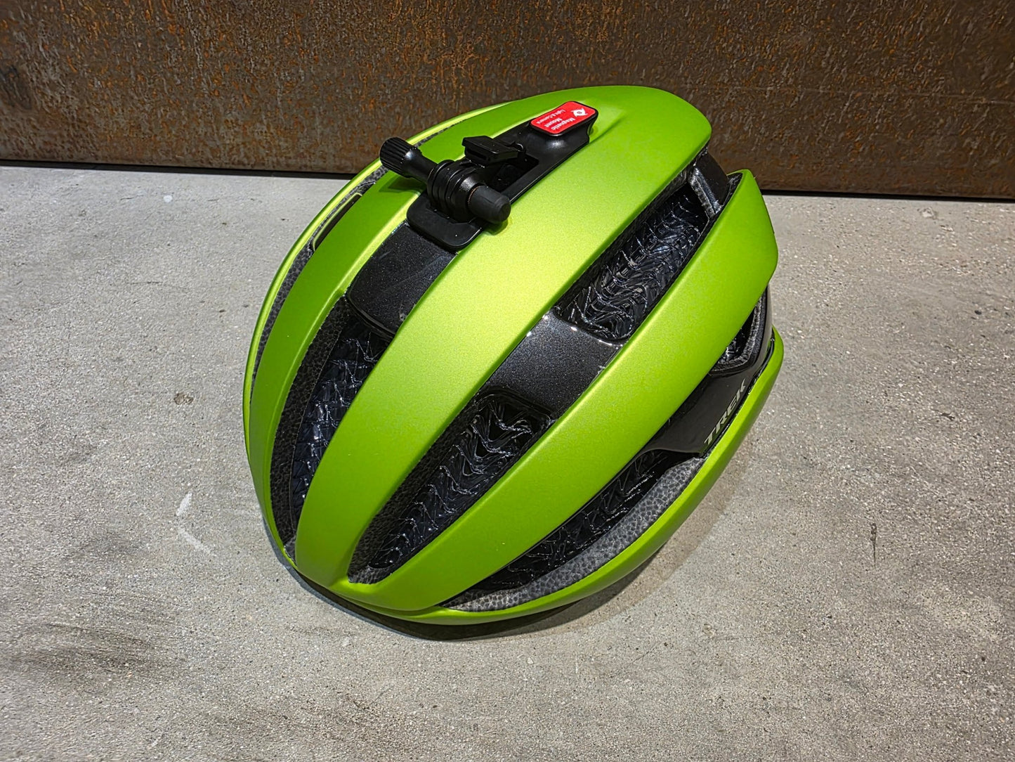 Helme von Trek, TREK CIRCUIT WAVECEL FAHRRADHELM / POWER SURGE vor USEDBIKES - OB.DE Hintergrund