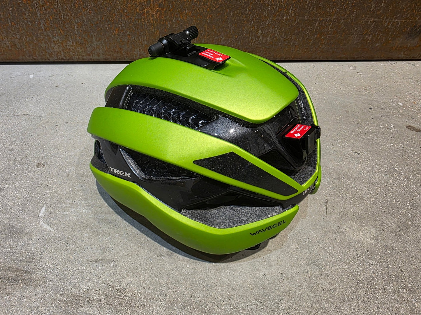 Helme von Trek, TREK CIRCUIT WAVECEL FAHRRADHELM / POWER SURGE vor USEDBIKES - OB.DE Hintergrund