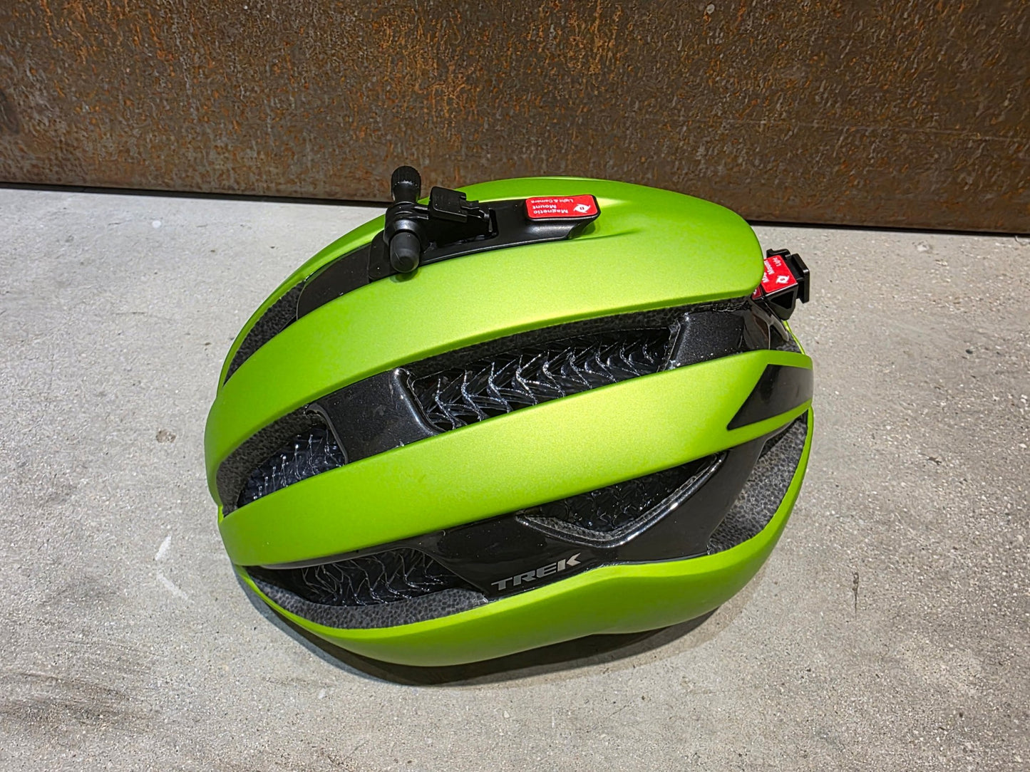 Helme von Trek, TREK CIRCUIT WAVECEL FAHRRADHELM / POWER SURGE vor USEDBIKES - OB.DE Hintergrund