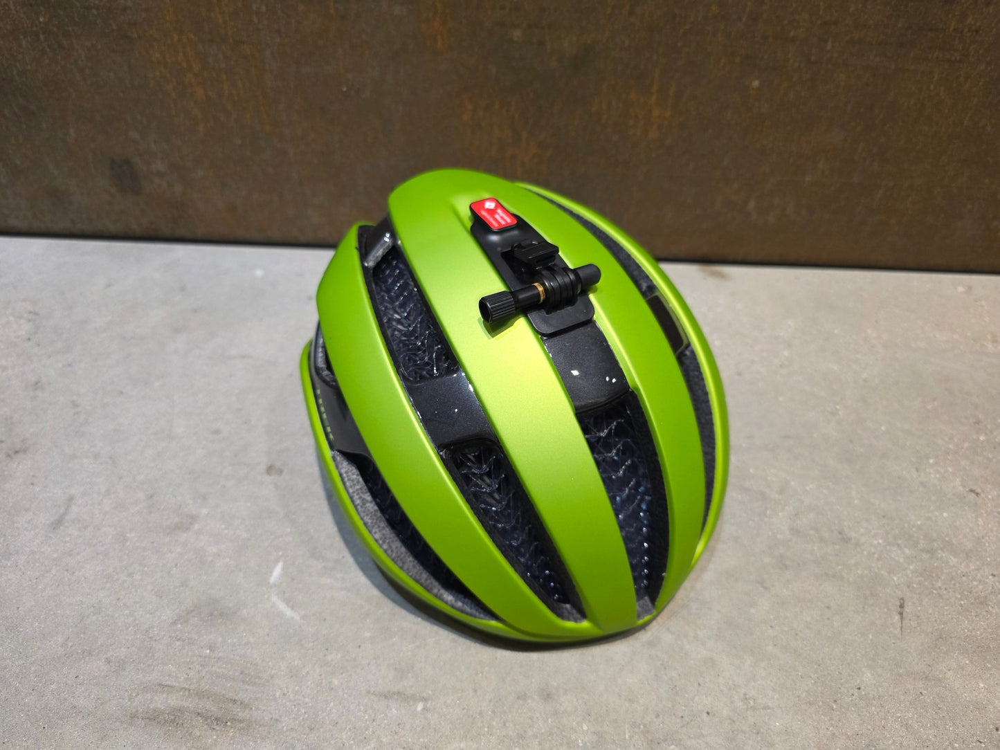 Helme von Trek, TREK CIRCUIT WAVECEL FAHRRADHELM / POWER SURGE vor USEDBIKES - OB.DE Hintergrund