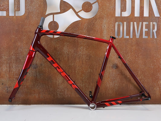 Gravel-/Cyclocrossrahmen von Trek, TREK CROCKETT DISC RAHMENSET COBRA BLOOD / 58CM vor USEDBIKES-OB.DE Hintergrund
