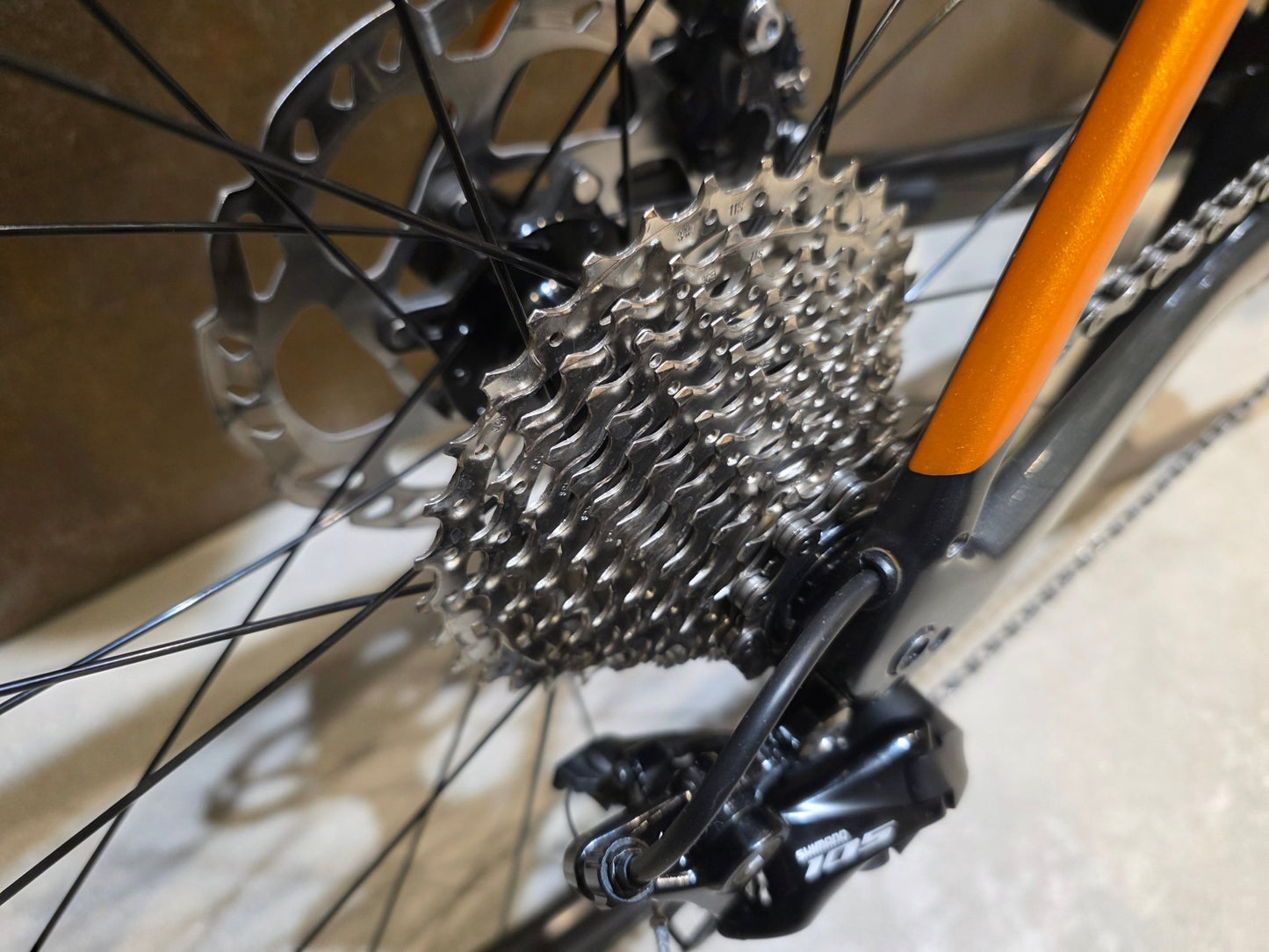 Rennrad von Trek, TREK DOMANE SL 5 / 56CM vor USEDBIKES - OB.DE Hintergrund