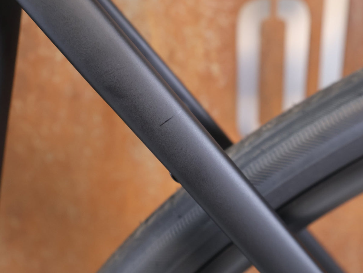 Rennrad von Trek, TREK DOMANE SL 5 GEN 5 MATTE DEEP SMOKE / L vor USEDBIKES-OB.DE Hintergrund