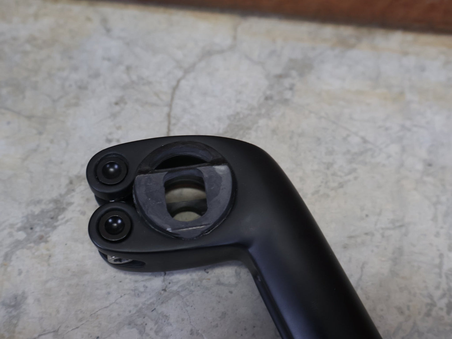 Sattelstütze von Trek, TREK DOMANE SL SATTELSTÜTZE 155MM / W588222 / SB 20MM vor USEDBIKES - OB.DE Hintergrund