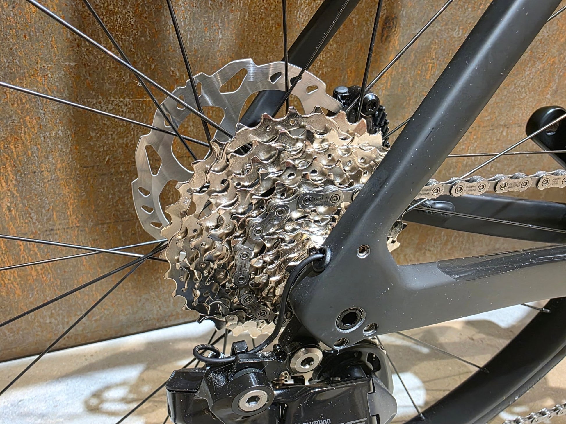 E - Rennrad/ - Gravel von Trek, TREK DOMANE+ SLR 6 / MATTE DEEP SMOKE / 56CM vor USEDBIKES - OB.DE Hintergrund