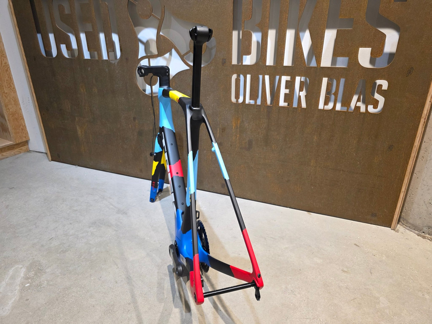 Rennradrahmen von Trek, TREK DOMANE + SLR 9 RAHMENSET / 62CM vor USEDBIKES - OB.DE Hintergrund