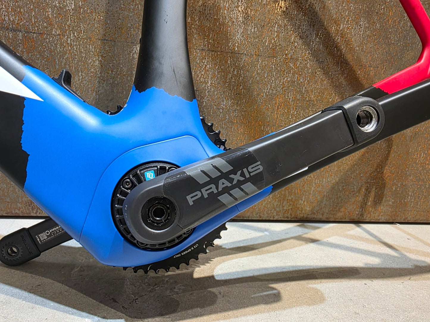 Rennradrahmen von Trek, TREK DOMANE + SLR 9 RAHMENSET / 62CM vor USEDBIKES - OB.DE Hintergrund