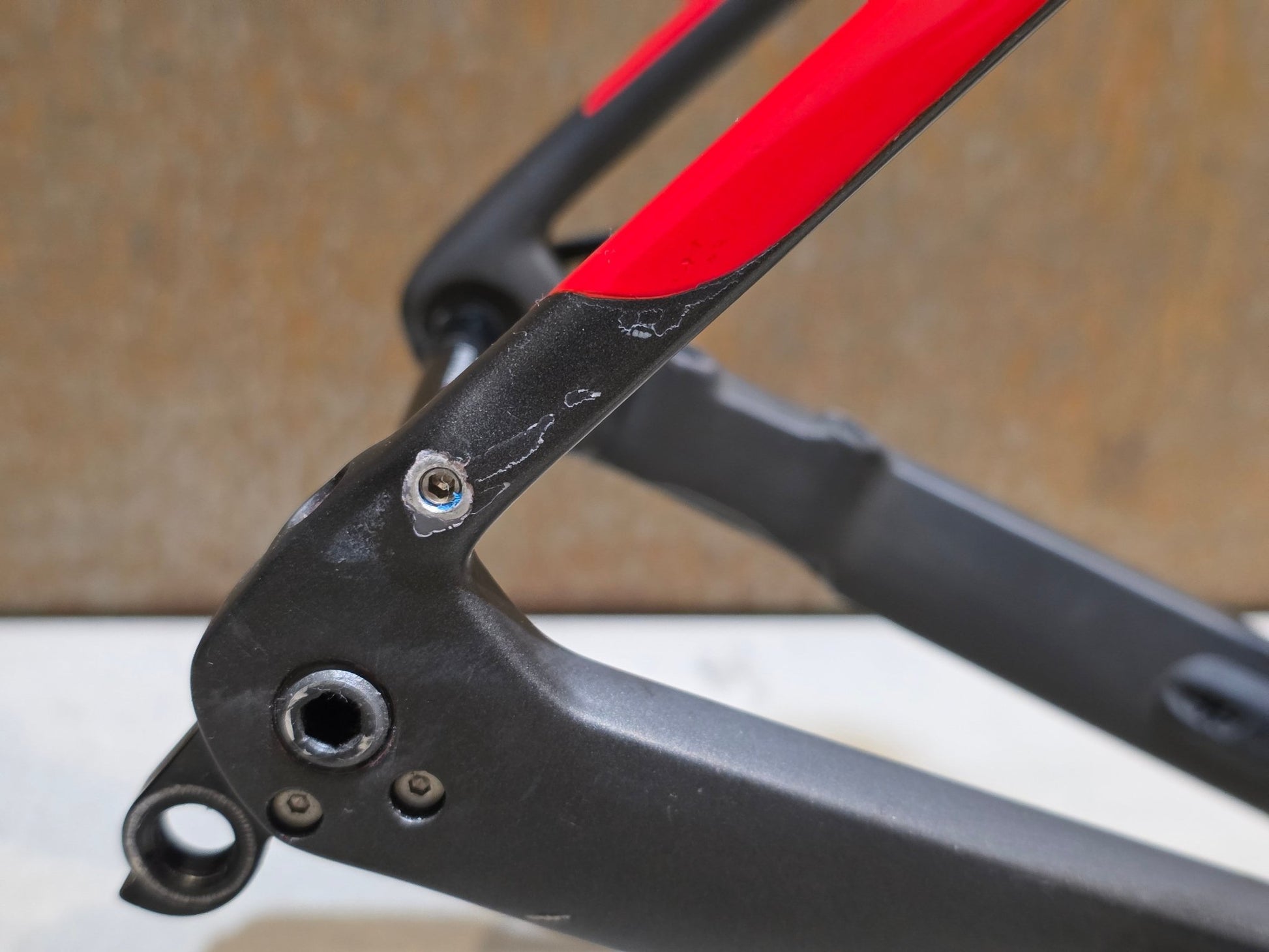 Rennradrahmen von Trek, TREK DOMANE SLR RAHMENSET 2020 - 21 / DISC / 58CM vor USEDBIKES - OB.DE Hintergrund