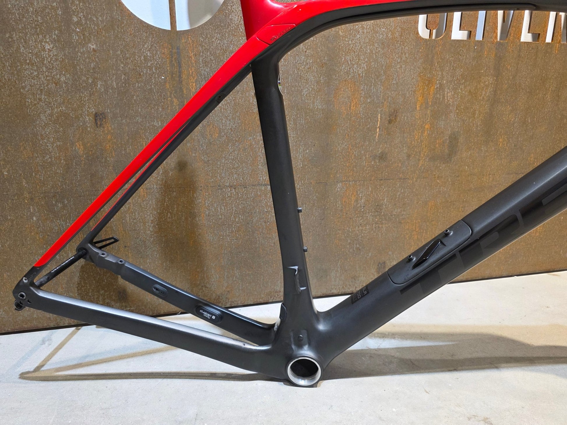 Rennradrahmen von Trek, TREK DOMANE SLR RAHMENSET 2020 - 21 / DISC / 58CM vor USEDBIKES - OB.DE Hintergrund