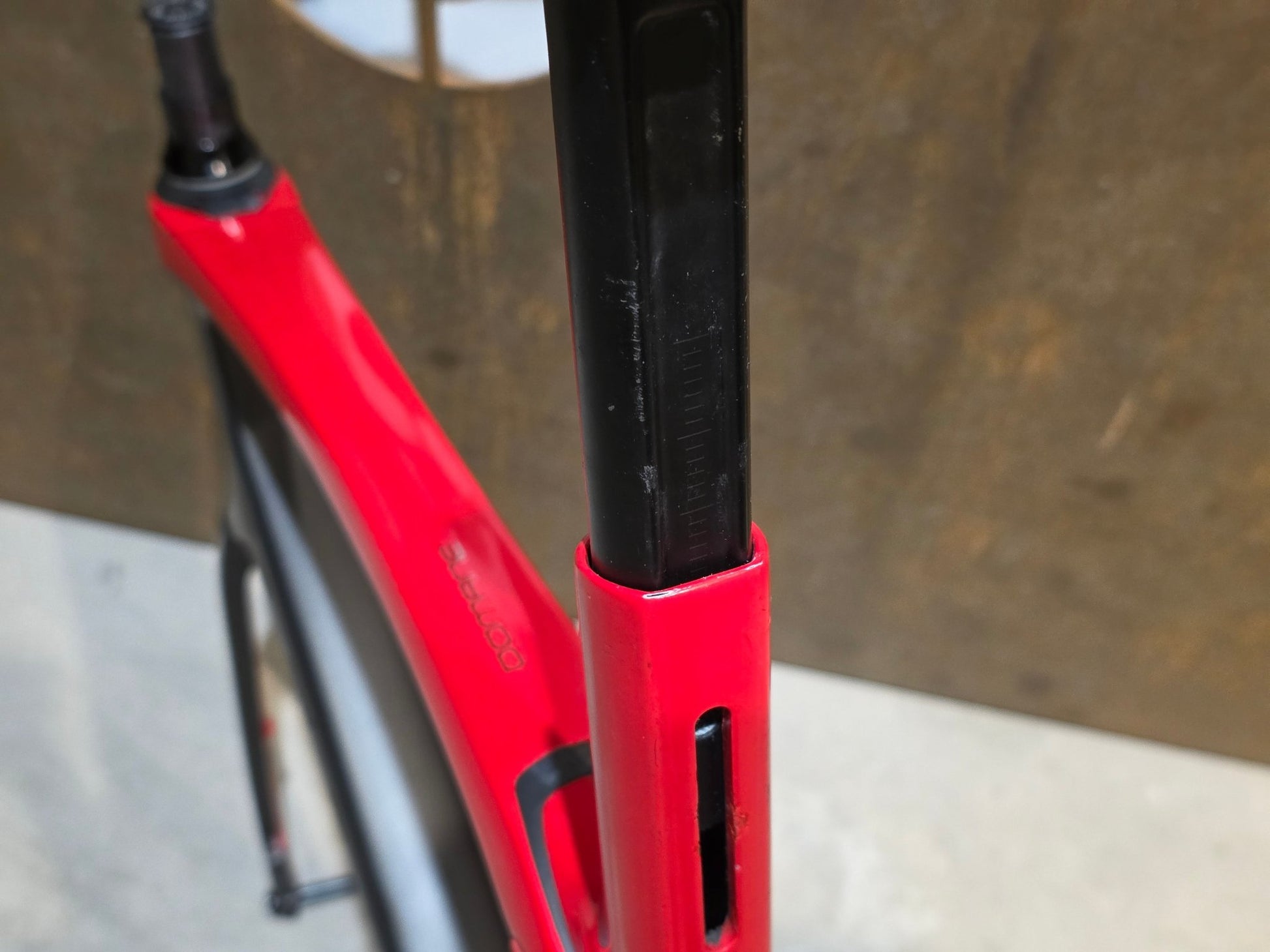 Rennradrahmen von Trek, TREK DOMANE SLR RAHMENSET 2020 - 21 / DISC / 58CM vor USEDBIKES - OB.DE Hintergrund