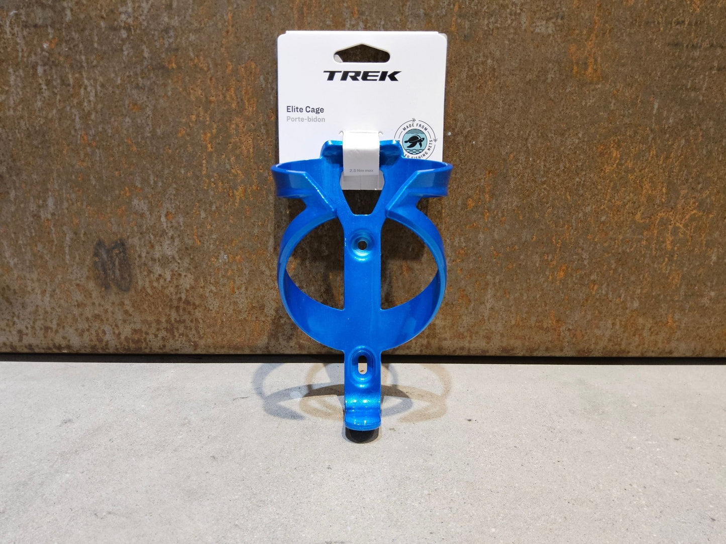 Trinkflaschen und Halter von Trek, TREK ELITE RECYCLED FLASCHENHALTER / ALPINE BLUE vor USEDBIKES - OB.DE Hintergrund