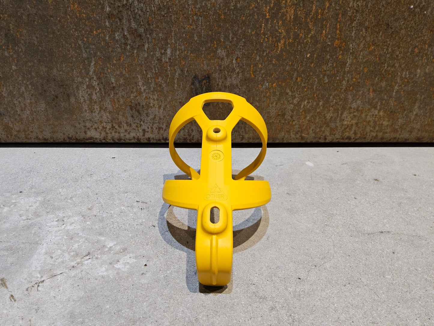 Trinkflaschen und Halter von Trek, TREK ELITE RECYCLED FLASCHENHALTER / BAJA YELLOW vor USEDBIKES - OB.DE Hintergrund