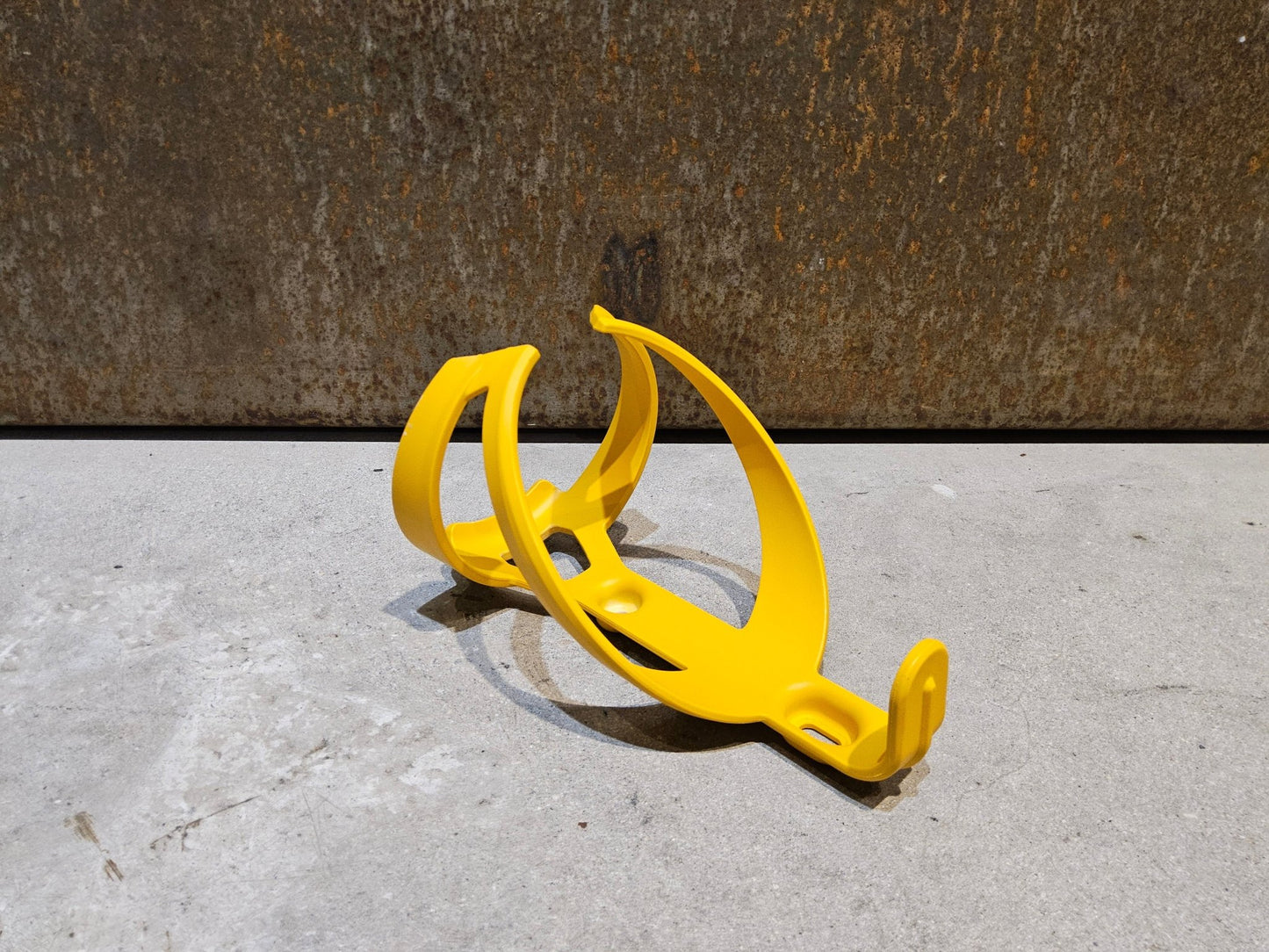 Trinkflaschen und Halter von Trek, TREK ELITE RECYCLED FLASCHENHALTER / BAJA YELLOW vor USEDBIKES - OB.DE Hintergrund