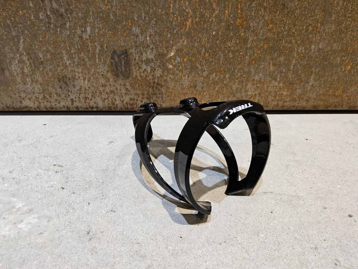 Trinkflaschen und Halter von Trek, TREK ELITE RECYCLED FLASCHENHALTER / BLACK vor USEDBIKES - OB.DE Hintergrund