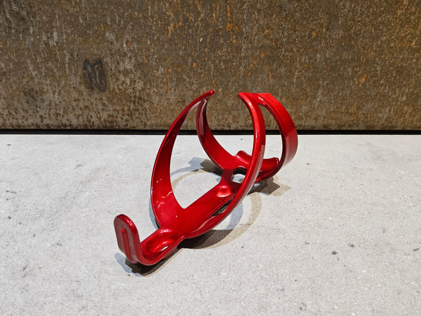 Trinkflaschen und Halter von Trek, TREK ELITE RECYCLED FLASCHENHALTER / CRIMSON DARK RED vor USEDBIKES - OB.DE Hintergrund