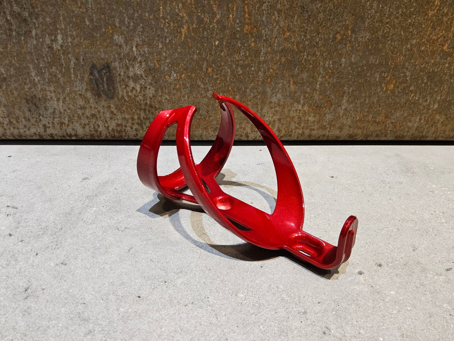 Trinkflaschen und Halter von Trek, TREK ELITE RECYCLED FLASCHENHALTER / CRIMSON DARK RED vor USEDBIKES - OB.DE Hintergrund