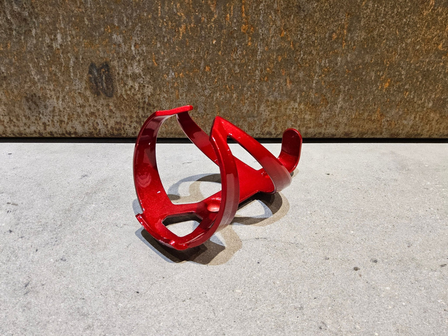 Trinkflaschen und Halter von Trek, TREK ELITE RECYCLED FLASCHENHALTER / CRIMSON DARK RED vor USEDBIKES - OB.DE Hintergrund
