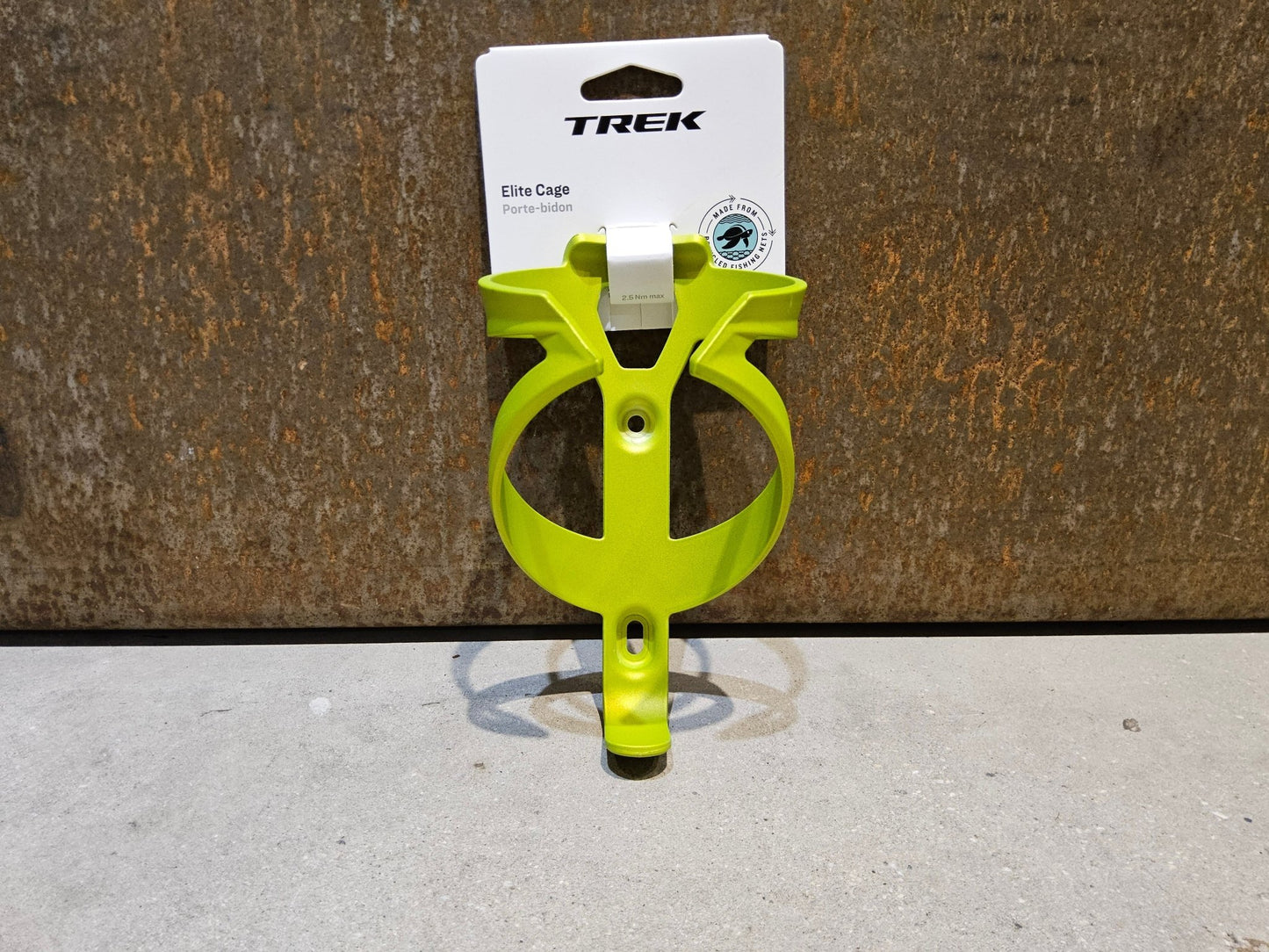 Trinkflaschen und Halter von Trek, TREK ELITE RECYCLED FLASCHENHALTER / POWER SURGE vor USEDBIKES - OB.DE Hintergrund