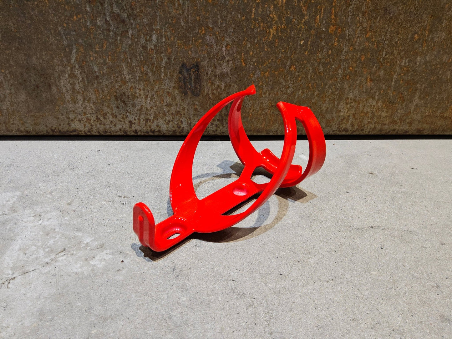 Trinkflaschen und Halter von Trek, TREK ELITE RECYCLED FLASCHENHALTER / RADIOACTIVE RED vor USEDBIKES - OB.DE Hintergrund