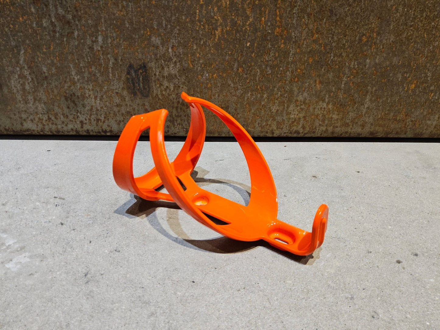 Trinkflaschen und Halter von Trek, TREK ELITE RECYCLED FLASCHENHALTER / ROARANGE vor USEDBIKES - OB.DE Hintergrund