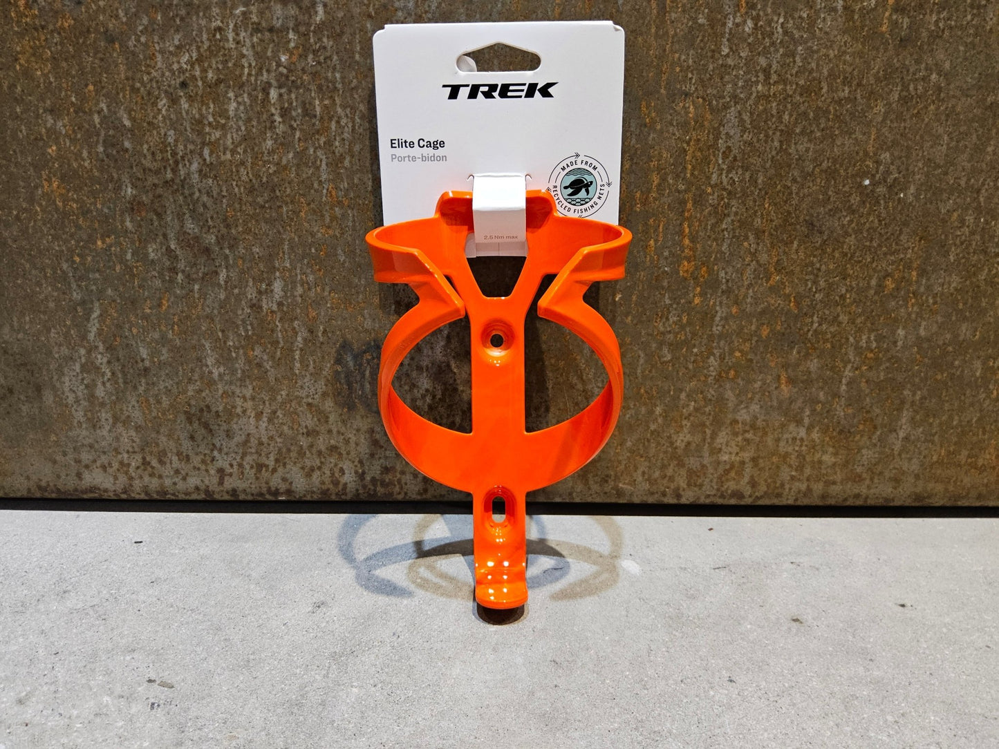 Trinkflaschen und Halter von Trek, TREK ELITE RECYCLED FLASCHENHALTER / ROARANGE vor USEDBIKES - OB.DE Hintergrund