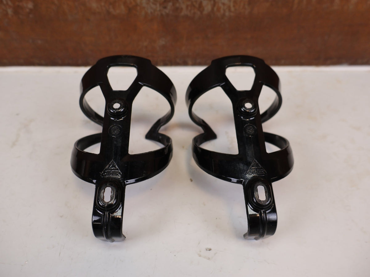 Trinkflaschen und Halter von Bontrager, Trek Elite Recycled Flaschenhalter Set 2er Pack a 38g vor USEDBIKES-OB.DE Hintergrund
