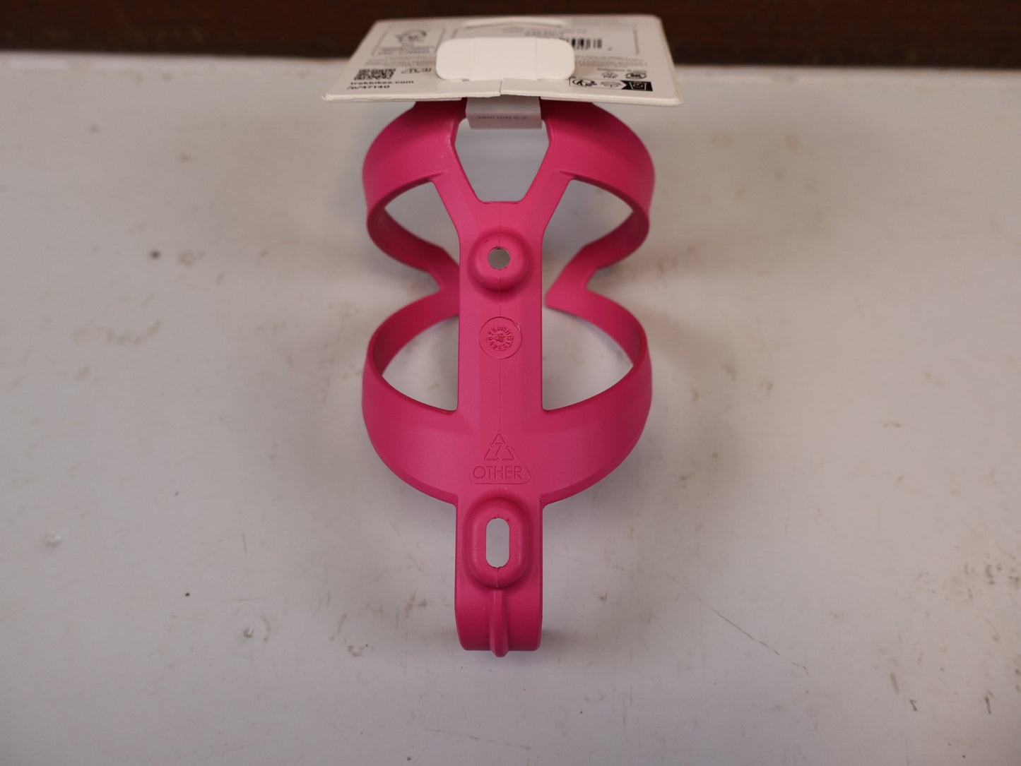 Trinkflaschen und Halter von Trek, TREK ELITE RECYCLED FLASCHENHALTER VICE PINK MATT vor USEDBIKES-OB.DE Hintergrund