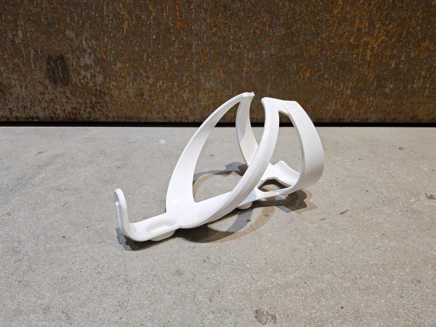Trinkflaschen und Halter von Trek, TREK ELITE RECYCLED FLASCHENHALTER / WHITE vor USEDBIKES - OB.DE Hintergrund