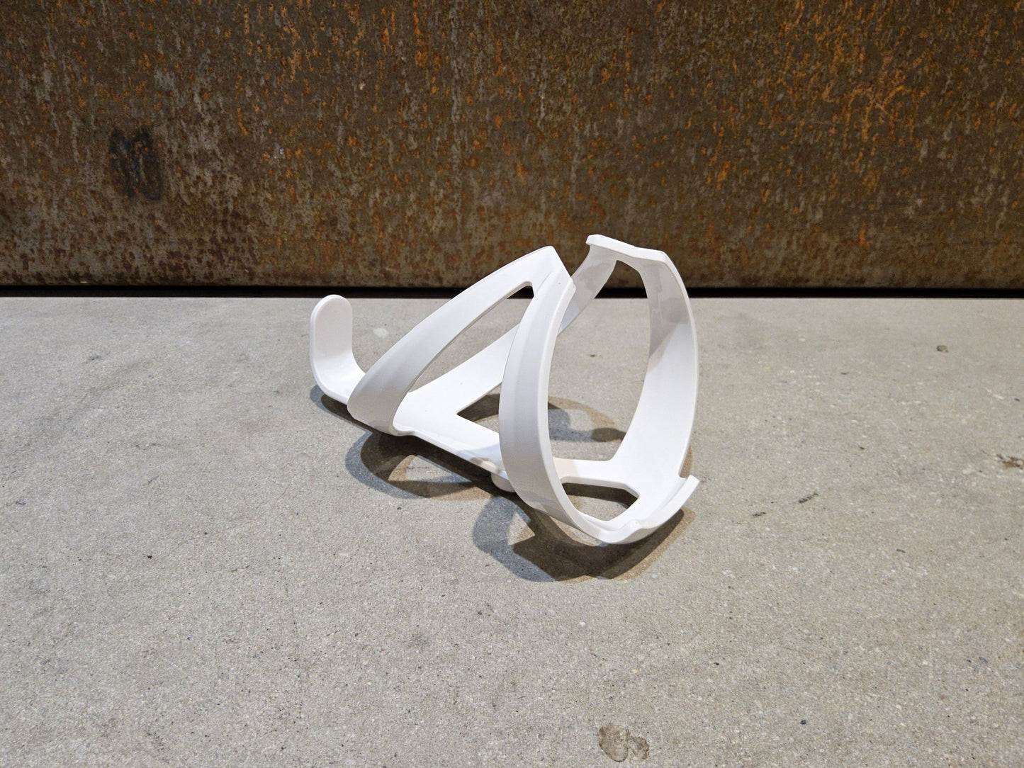 Trinkflaschen und Halter von Trek, TREK ELITE RECYCLED FLASCHENHALTER / WHITE vor USEDBIKES - OB.DE Hintergrund
