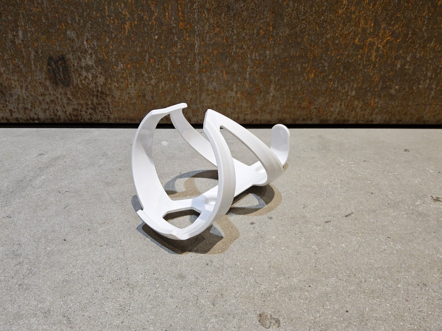 Trinkflaschen und Halter von Trek, TREK ELITE RECYCLED FLASCHENHALTER / WHITE vor USEDBIKES - OB.DE Hintergrund