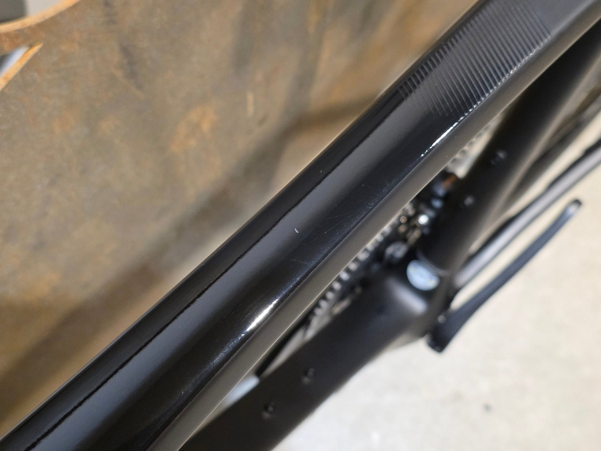 Rennrad von Trek, TREK EMONDA SL 7 / MATTE CARBON SMOKE / 62CM in variant_title vor USEDBIKES - OB.DE Hintergrund