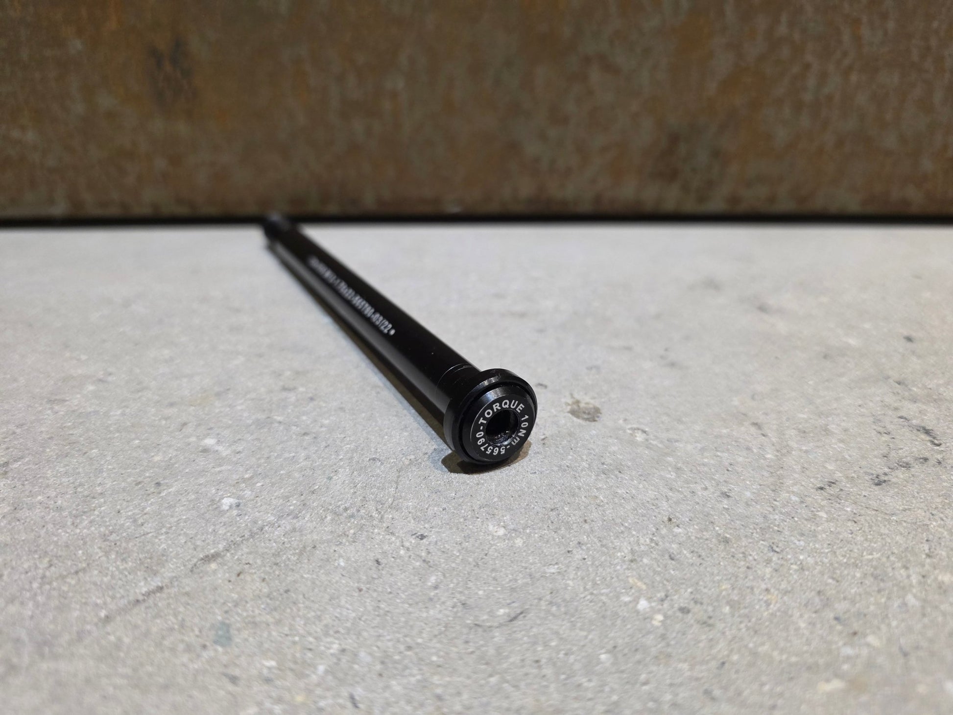 Zubehör von Trek, TREK EMONDA SL / SLR STECKACHSENKIT / SWITCH LEVER / VORNE & HINTEN in variant_title vor USEDBIKES - OB.DE Hintergrund