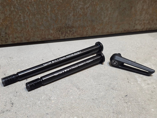 Zubehör von Trek, TREK EMONDA SL / SLR STECKACHSENKIT / SWITCH LEVER / VORNE & HINTEN in variant_title vor USEDBIKES - OB.DE Hintergrund