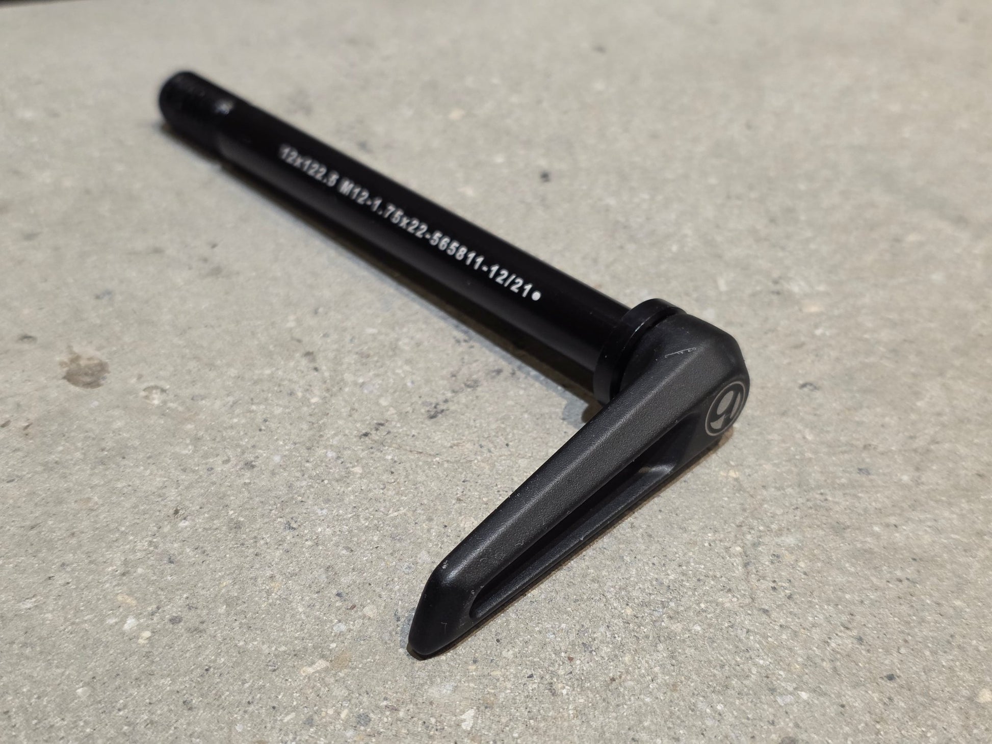 Zubehör von Trek, TREK EMONDA SL / SLR STECKACHSENKIT / SWITCH LEVER / VORNE & HINTEN in variant_title vor USEDBIKES - OB.DE Hintergrund