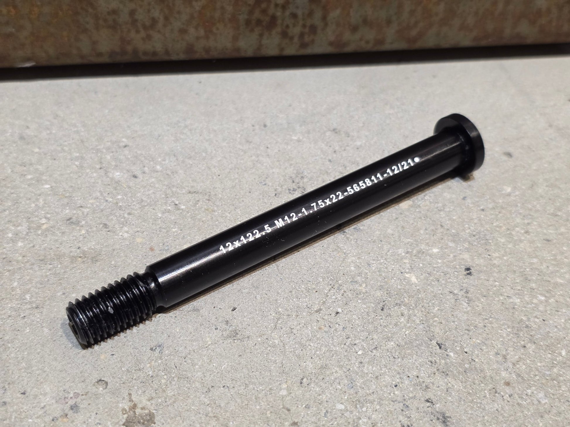 Zubehör von Trek, TREK EMONDA SL / SLR STECKACHSENKIT / SWITCH LEVER / VORNE & HINTEN in variant_title vor USEDBIKES - OB.DE Hintergrund