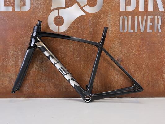 Rennradrahmen von Trek, Trek Emonda SLR Disc Rahmenset Dark Prismatic Carbon / 52 vor USEDBIKES-OB.DE Hintergrund
