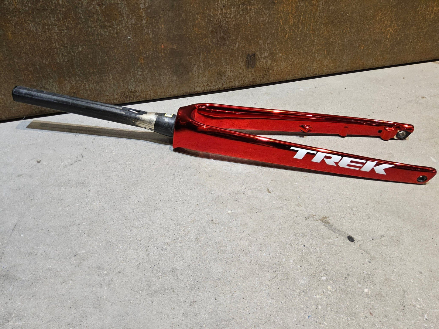 Federgabel, Gabel & Dämpfer von Trek, TREK EMONDA SLR GABEL / RUBY CHROMA / PROJECT ONE vor USEDBIKES - OB.DE Hintergrund