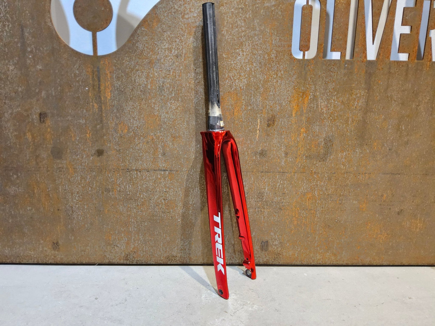 Federgabel, Gabel & Dämpfer von Trek, TREK EMONDA SLR GABEL / RUBY CHROMA / PROJECT ONE vor USEDBIKES - OB.DE Hintergrund