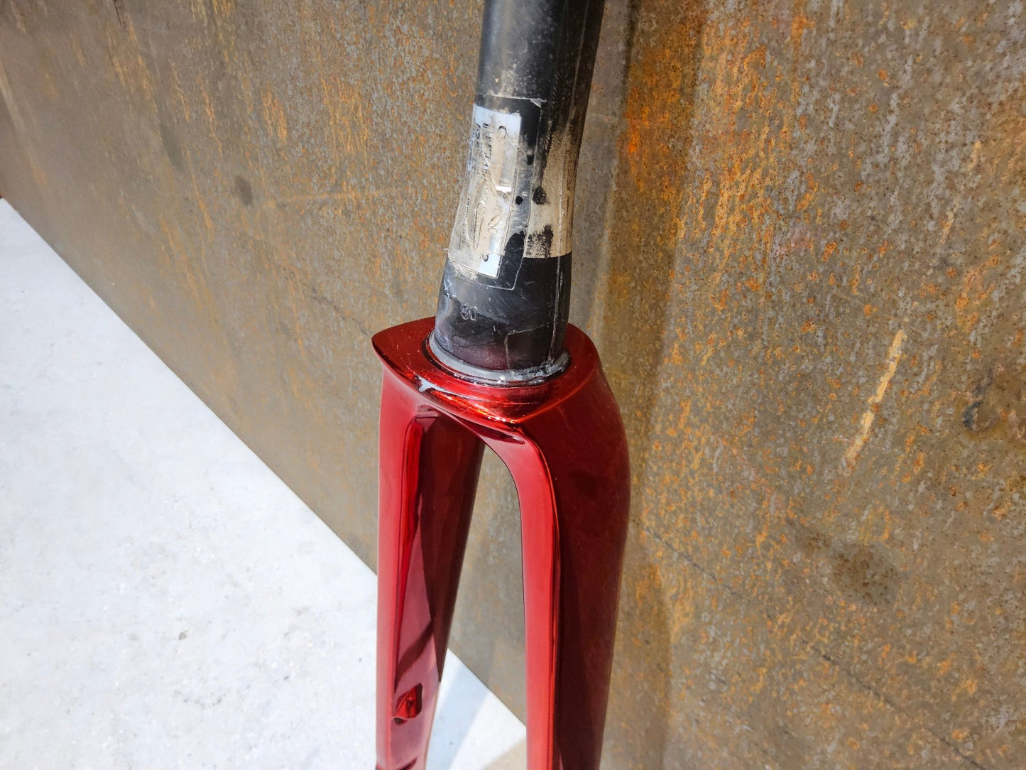 Federgabel, Gabel & Dämpfer von Trek, TREK EMONDA SLR GABEL / RUBY CHROMA / PROJECT ONE vor USEDBIKES - OB.DE Hintergrund