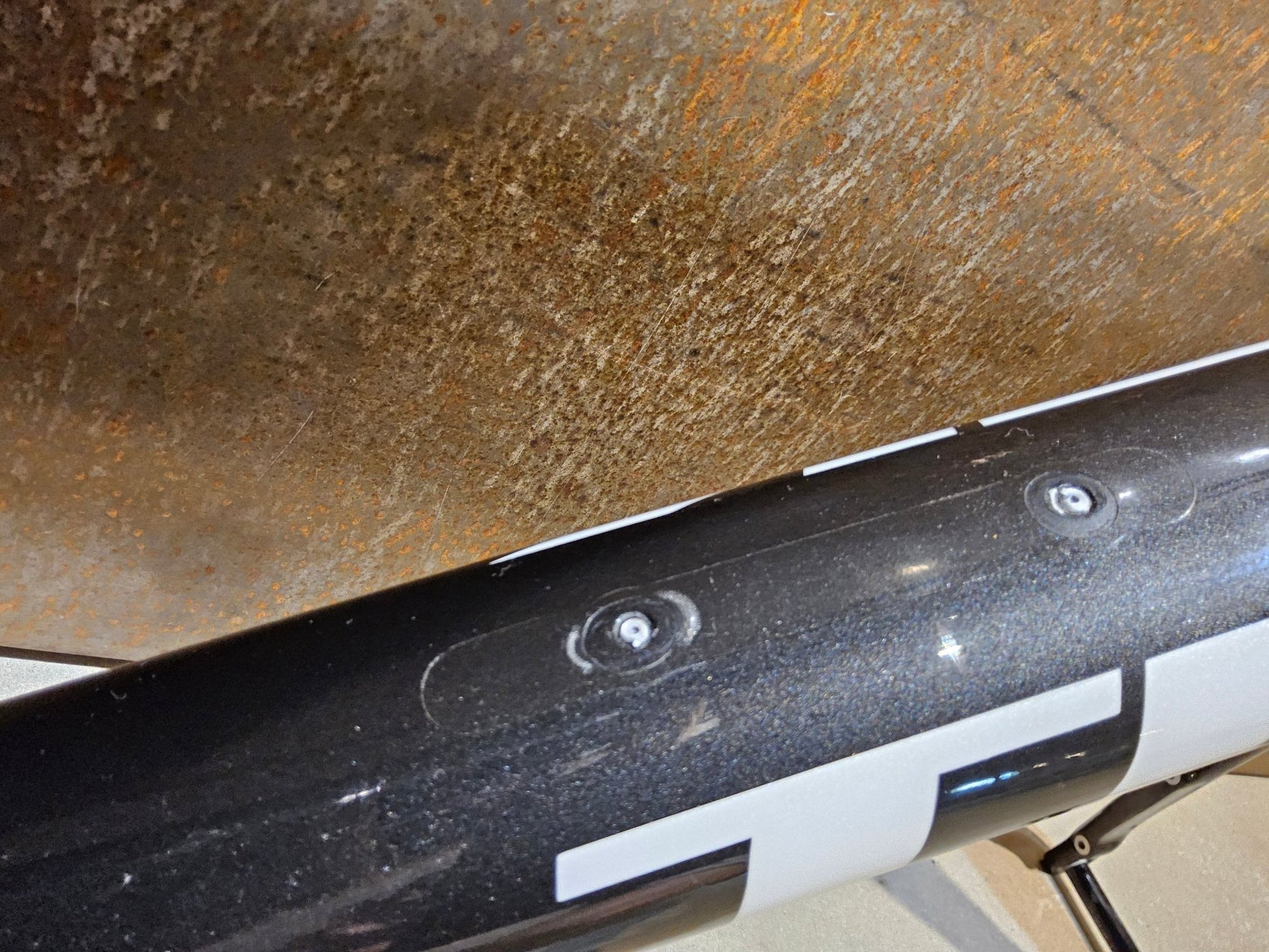 Rennradrahmen von Trek, TREK EMONDA SLR H2 RAHMENSET / DISC / 56CM / WARTUNGSBEDÜRFTIG vor USEDBIKES - OB.DE Hintergrund