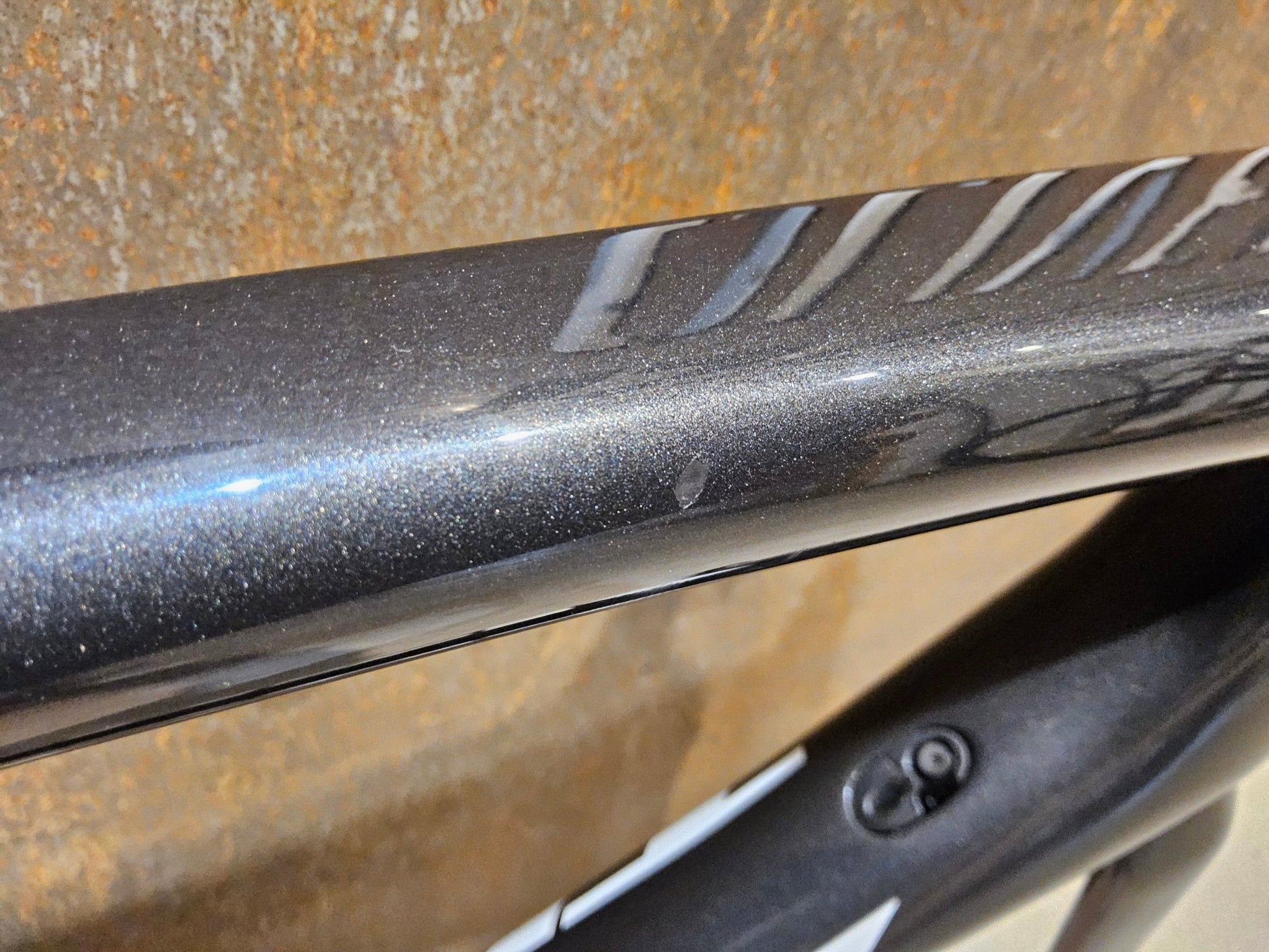 Rennradrahmen von Trek, TREK EMONDA SLR H2 RAHMENSET / DISC / 56CM / WARTUNGSBEDÜRFTIG vor USEDBIKES - OB.DE Hintergrund