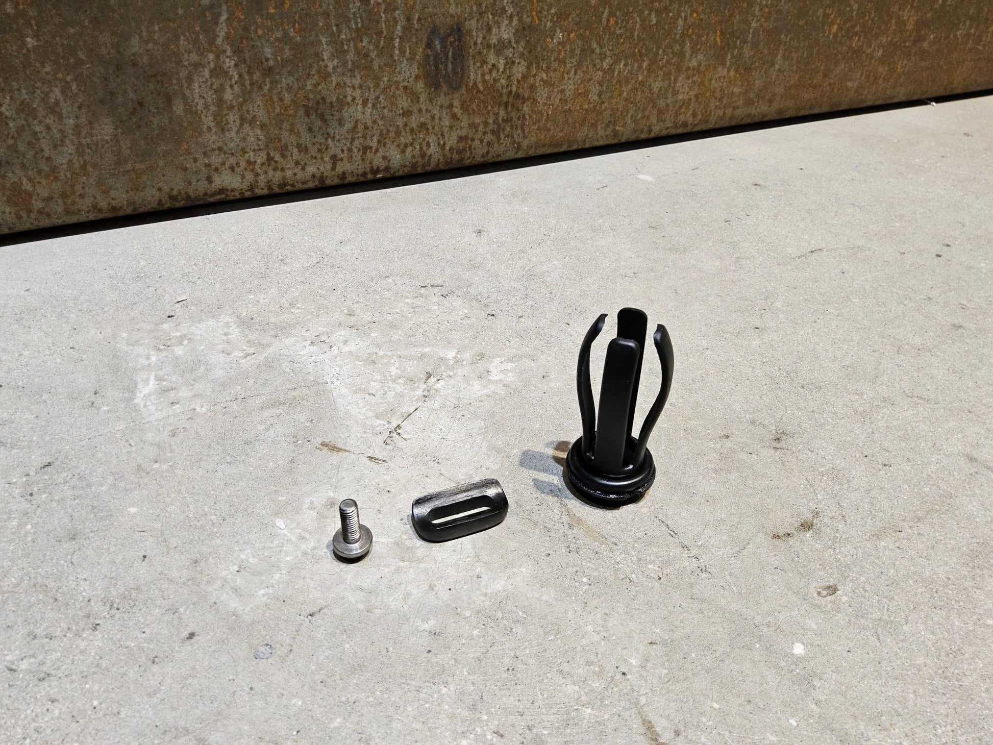 Rennradrahmen von Trek, TREK EMONDA SLR H2 RAHMENSET / DISC / 56CM / WARTUNGSBEDÜRFTIG vor USEDBIKES - OB.DE Hintergrund