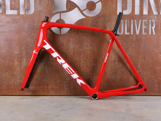 Rennradrahmen von Trek, TREK EMONDA SLR RAHMENSET / LIDL - TREK TEAM / DISC / 62CM vor USEDBIKES - OB.DE Hintergrund