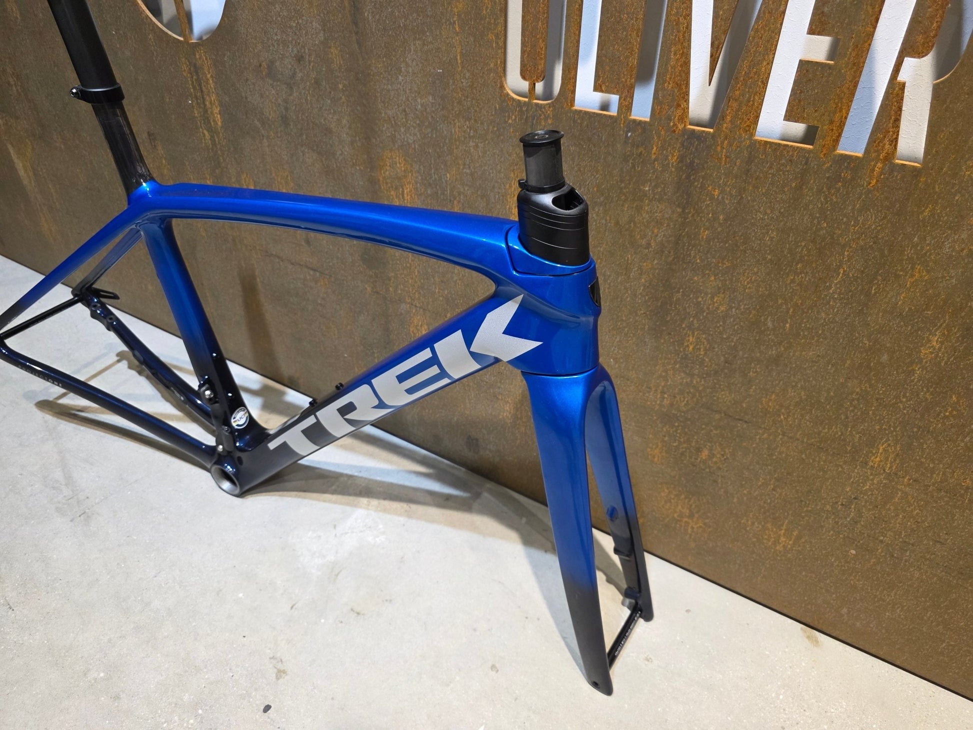 Rennradrahmen von Trek, TREK EMONDA SLR RAHMENSET / PROJECT ONE / DISC / 50CM in variant_title vor USEDBIKES - OB.DE Hintergrund