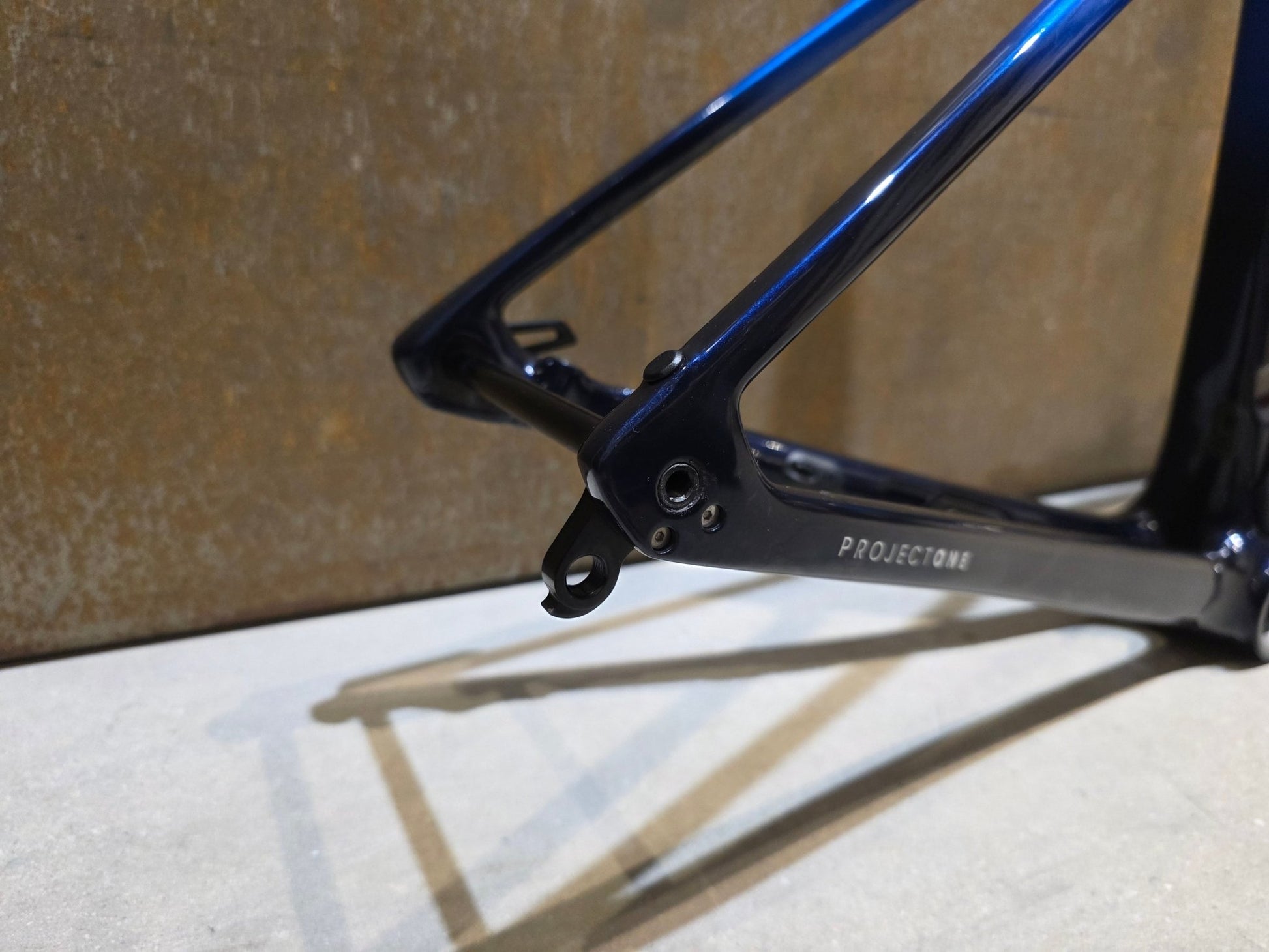 Rennradrahmen von Trek, TREK EMONDA SLR RAHMENSET / PROJECT ONE / DISC / 50CM in variant_title vor USEDBIKES - OB.DE Hintergrund