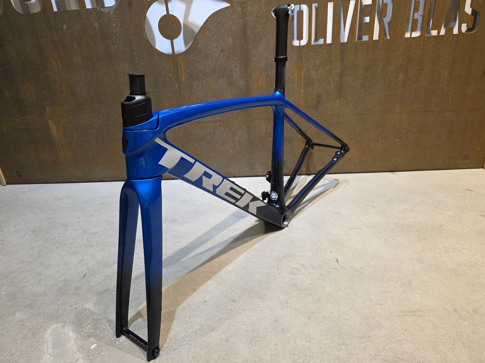 Rennradrahmen von Trek, TREK EMONDA SLR RAHMENSET / PROJECT ONE / DISC / 50CM in variant_title vor USEDBIKES - OB.DE Hintergrund